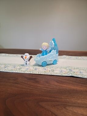 Fisher-Price Frozen Elsa & Olaf Ice Wagon - Light Blue and White